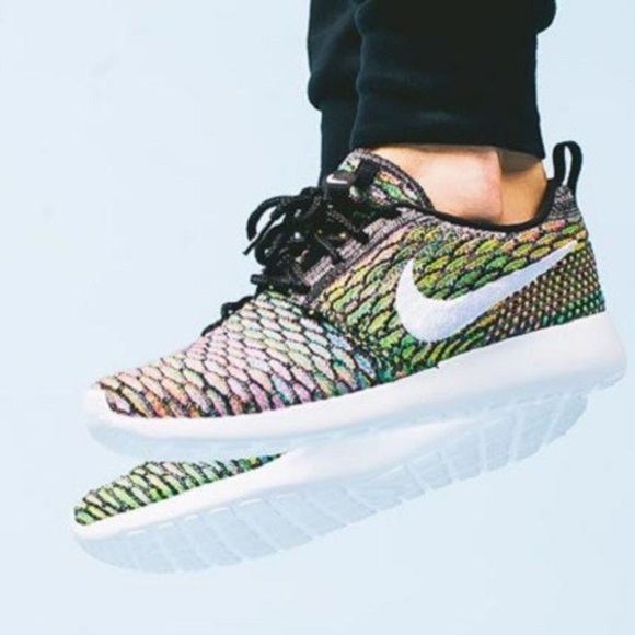 nike roshe run multicolor